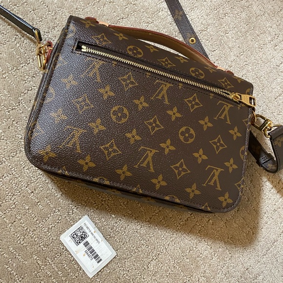 Louis Vuitton Pochette Métis (AUTHENTIC) - Picture 4 of 5